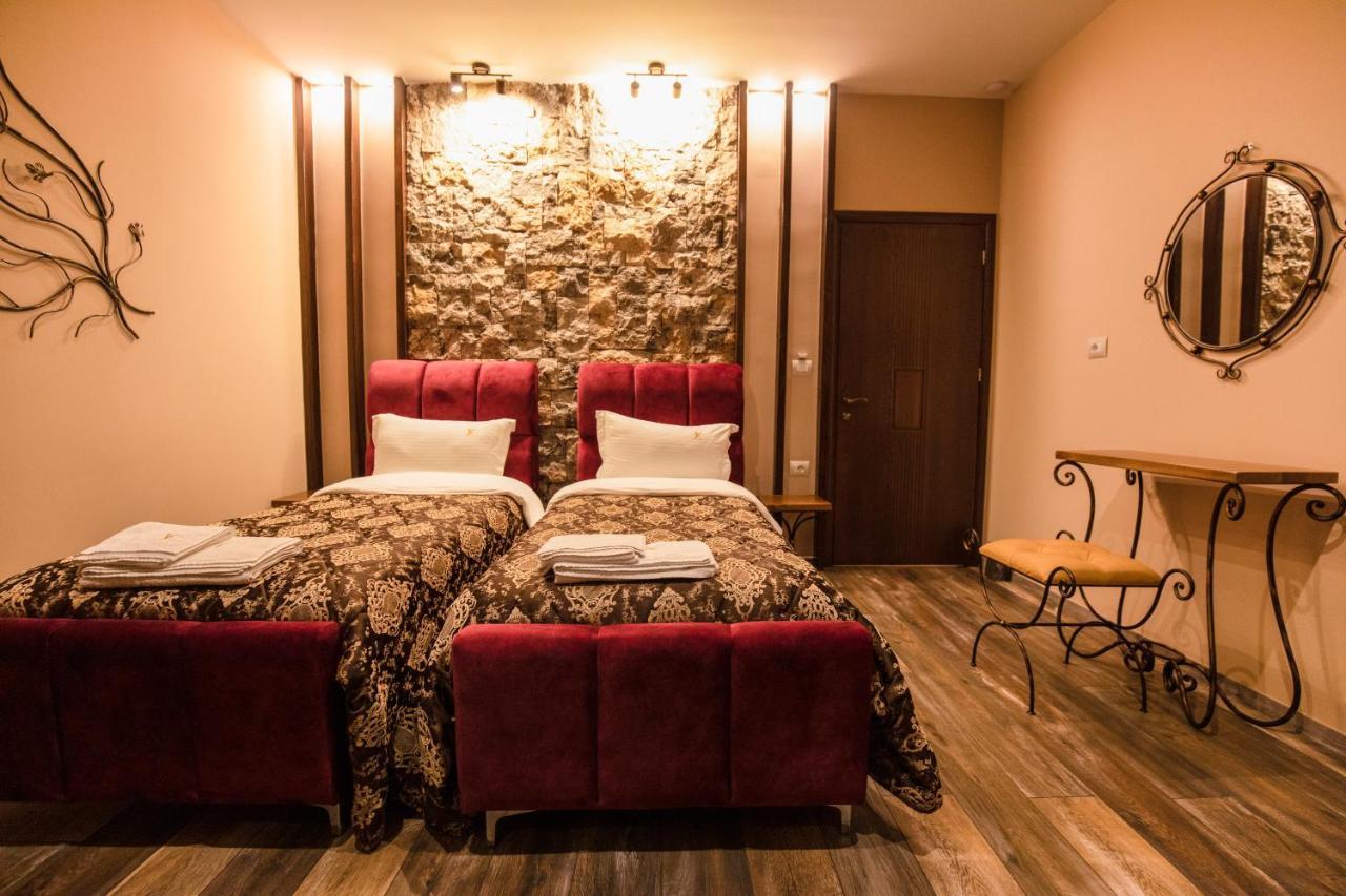 Vila Eden Boutique Hotel Корча Экстерьер фото