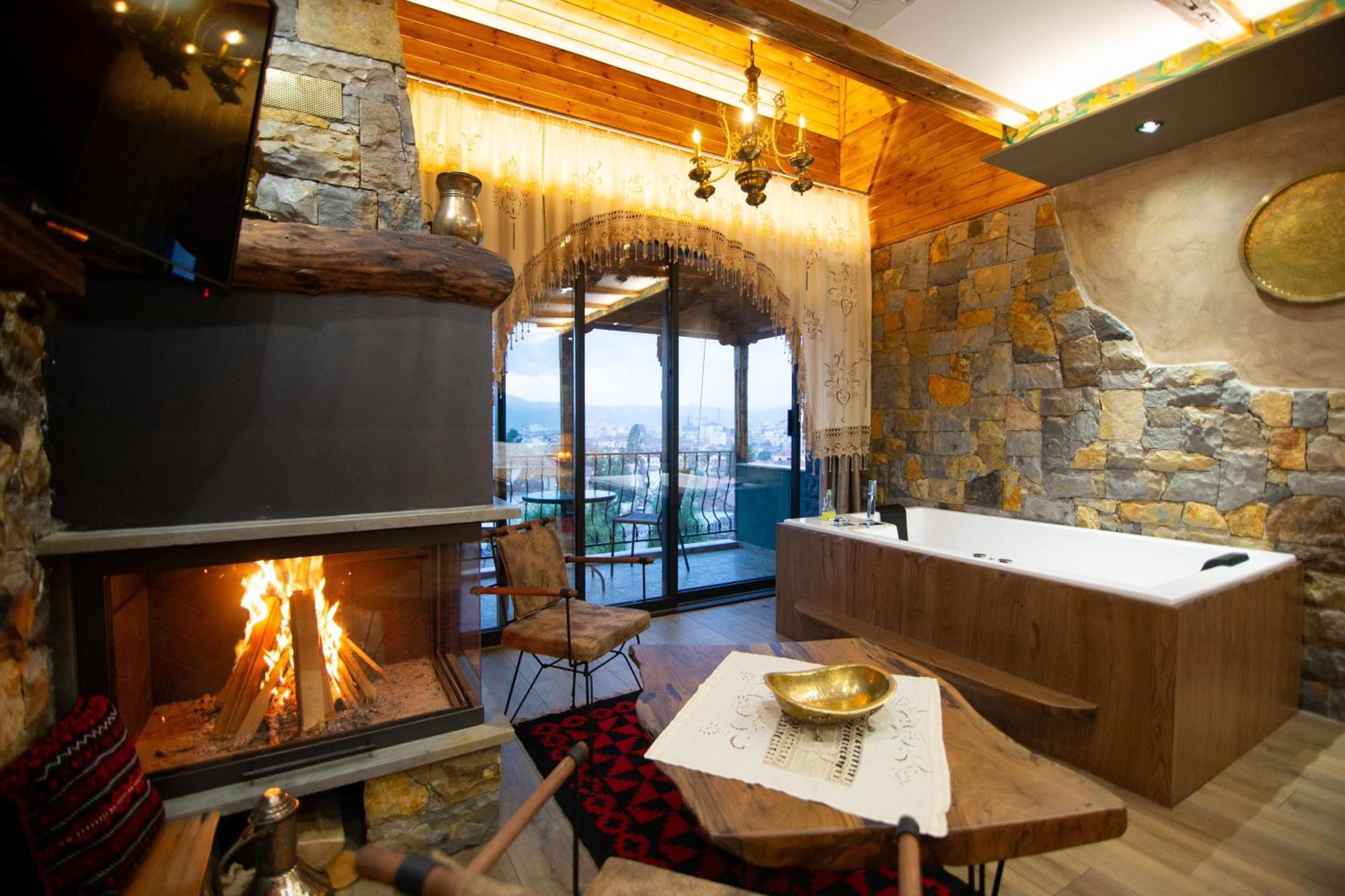 Vila Eden Boutique Hotel Корча Экстерьер фото